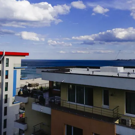 Orchid Lake View Summerland Apartment *
