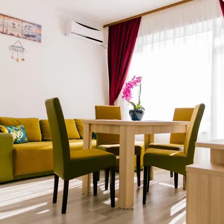 Orchid Lake View Summerland Apartment Mamaia